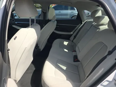 More photos of 2023 Hyundai Sonata SEL at Clement Supercenter, MO