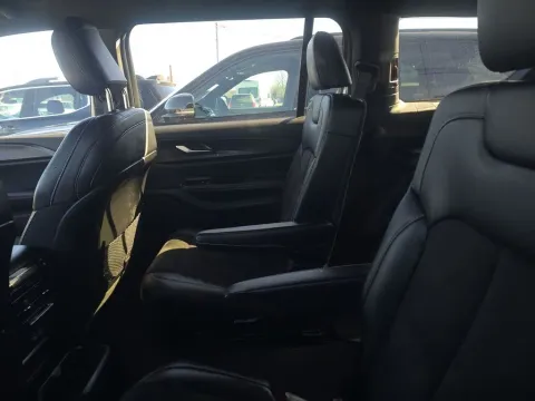 More photos of 2023 Jeep Grand Cherokee L Altitude at Clement Supercenter, MO