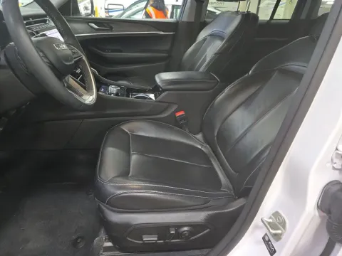 Another view of 2023 Jeep Grand Cherokee Limited for sale in Saint Charles, MO at Clement Supercenter