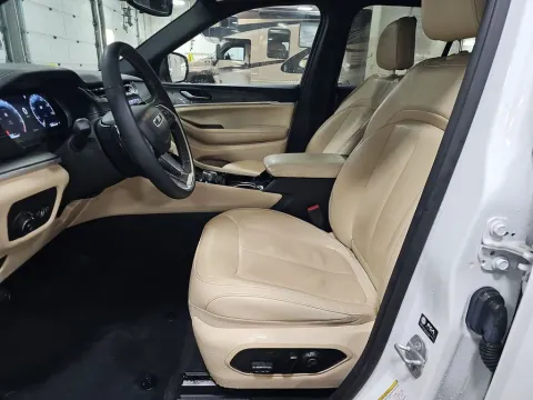 Another view of 2023 Jeep Grand Cherokee Limited for sale in Saint Charles, MO at Clement Supercenter