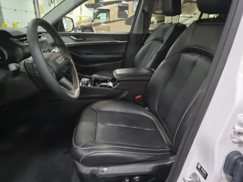 Another view of 2023 Jeep Grand Cherokee Limited for sale in Saint Charles, MO at Clement Supercenter