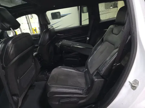 More photos of 2023 Jeep Grand Cherokee L Altitude at Clement Supercenter, MO