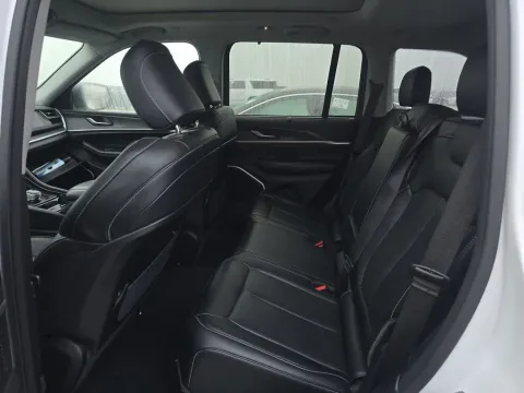 More photos of 2022 Jeep Grand Cherokee 4xe at Clement Supercenter, MO