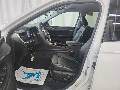 Another view of 2023 Jeep Grand Cherokee Limited for sale in Saint Charles, MO at Clement Supercenter