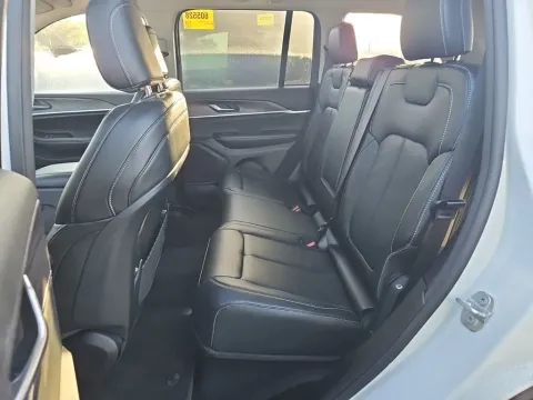 More photos of 2023 Jeep Grand Cherokee Limited at Clement Supercenter, MO