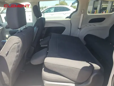 More photos of 2021 Chrysler Voyager L at Clement Supercenter, MO