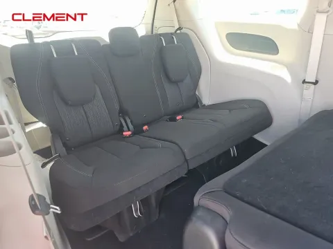 More photos of 2021 Chrysler Voyager L at Clement Supercenter, MO