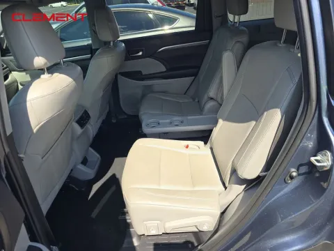 More photos of 2019 Toyota Highlander Limited at Clement Supercenter, MO