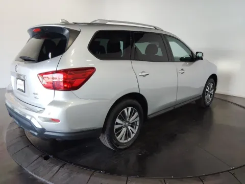 More photos of 2020 Nissan Pathfinder SL at Clement Supercenter, MO