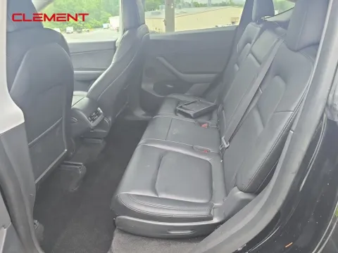 More photos of 2021 Tesla Model Y Long Range at Clement Supercenter, MO