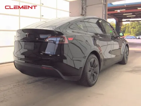 More photos of 2021 Tesla Model Y Long Range at Clement Supercenter, MO