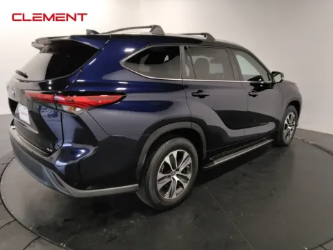 More photos of 2023 Toyota Highlander XLE at Clement Supercenter, MO