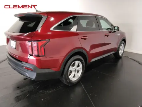 More photos of 2022 Kia Sorento LX at Clement Supercenter, MO