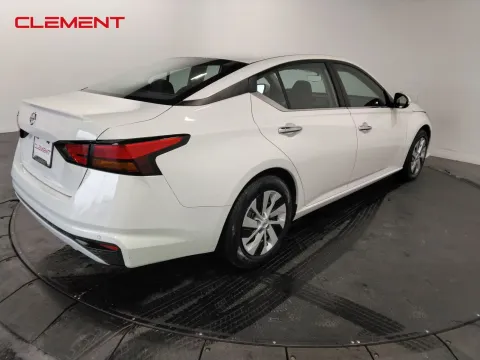More photos of 2022 Nissan Altima 2.5 S at Clement Pre-Owned, MO