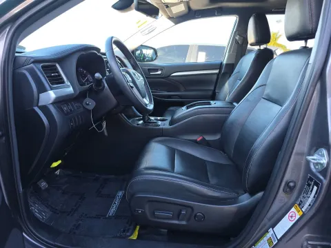 Another view of 2019 Toyota Highlander XLE for sale in Florissant, MO at Clement Pre-Owned