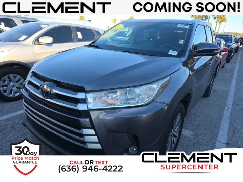 Gray 2019 Toyota Highlander XLE for sale in Florissant, MO