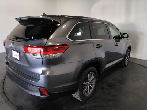 More photos of 2019 Toyota Highlander XLE at Clement Pre-Owned, MO