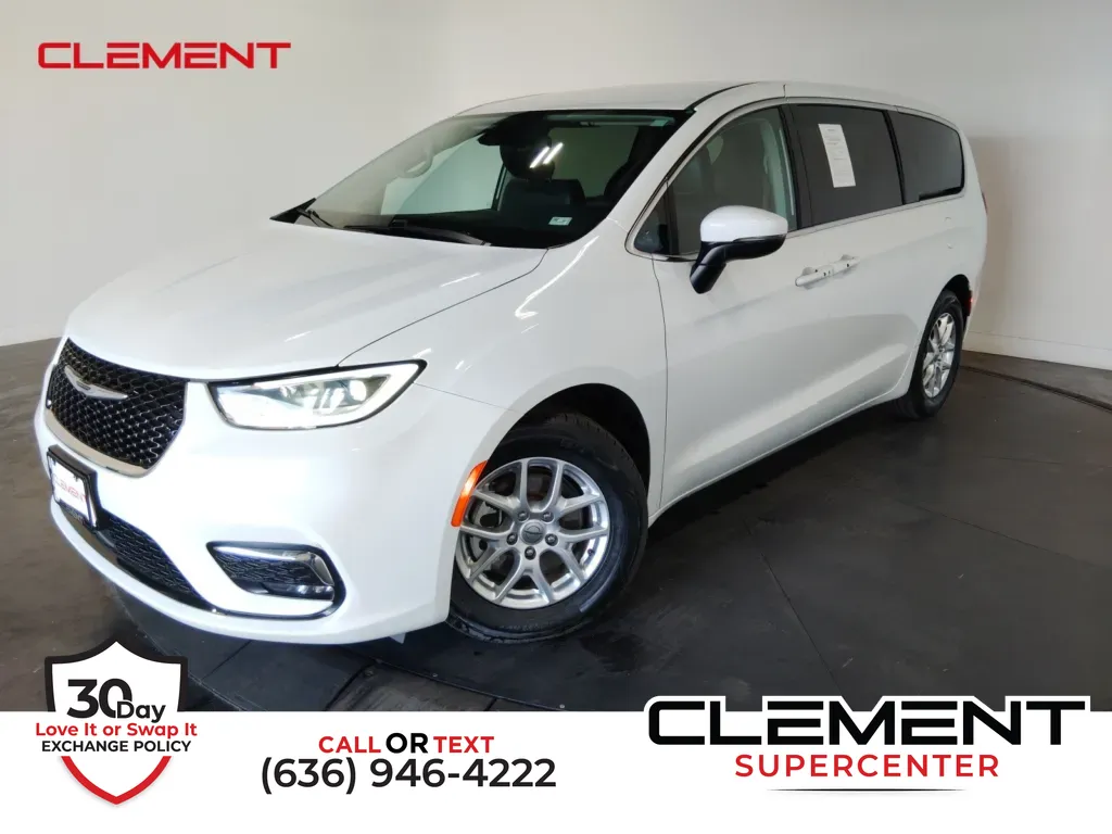 2023 Chrysler Pacifica Touring L for sale in Florissant, MO