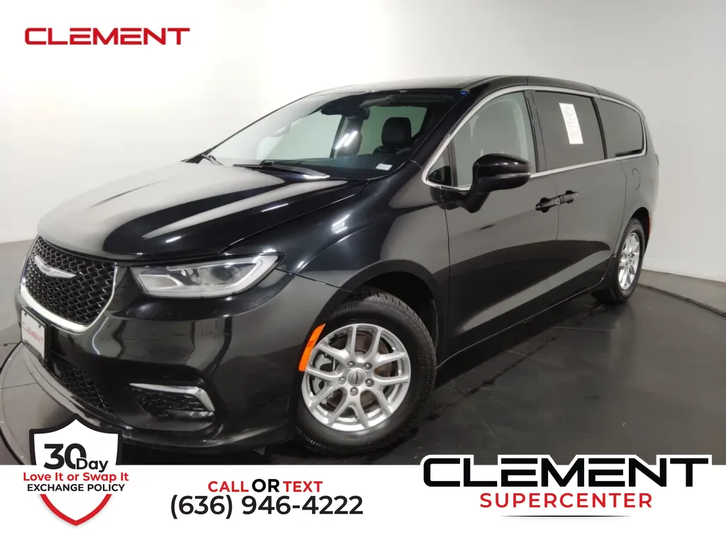 2023 Chrysler Pacifica Touring L for sale in Florissant, MO