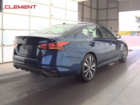 More photos of 2022 Nissan Altima 2.5 SR at Clement Pre-Owned, MO