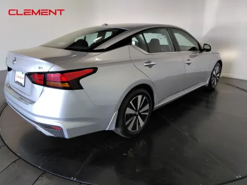 More photos of 2022 Nissan Altima 2.5 SL at Clement Pre-Owned, MO