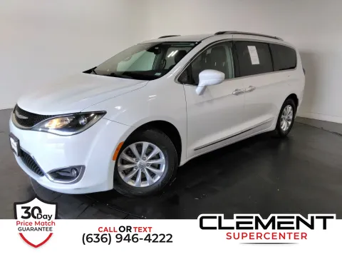White 2018 Chrysler Pacifica Touring L for sale in Florissant, MO