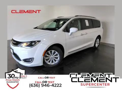 White 2018 Chrysler Pacifica Touring L for sale in Florissant, MO