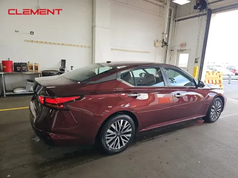 More photos of 2024 Nissan Altima 2.5 SV at Clement Pre-Owned, MO