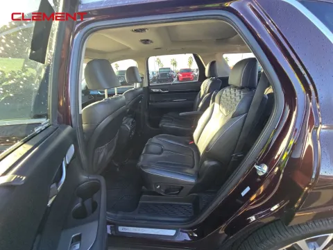 More photos of 2022 Hyundai Palisade Limited at Clement Pre-Owned, MO