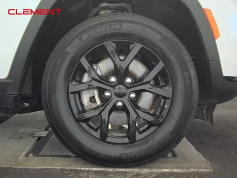 More photos of 2024 Jeep Grand Cherokee L Altitude at Clement Pre-Owned, MO