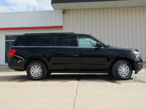 Photos of 2023 Ford Expedition Max XL for sale in Trenton, MO at Pettijohn Ford of Trenton