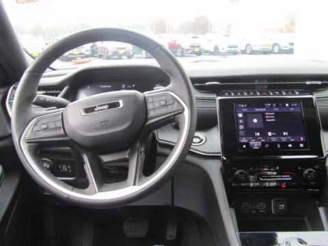 More photos of 2024 Jeep Grand Cherokee L Altitude at Pettijohn Ford of Trenton, MO