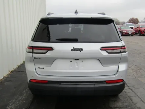 More photos of 2024 Jeep Grand Cherokee L Altitude at Pettijohn Ford of Trenton, MO