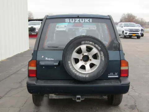 More photos of 1995 Suzuki Sidekick JLX at Pettijohn Ford of Trenton, MO