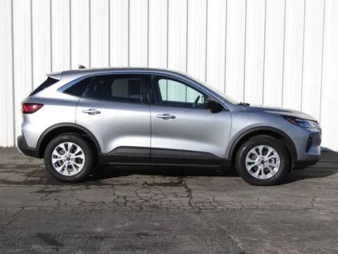 Photos of 2024 Ford Escape Active for sale in Trenton, MO at Pettijohn Ford of Trenton