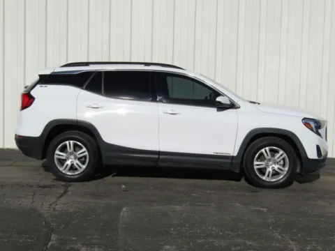 Photos of 2019 GMC Terrain SLE for sale in Trenton, MO at Pettijohn Ford of Trenton