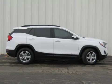 Photos of 2019 GMC Terrain SLE for sale in Trenton, MO at Pettijohn Ford of Trenton