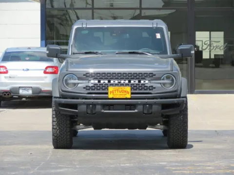 Photos of 2024 Ford Bronco Badlands for sale in Trenton, MO at Pettijohn Ford of Trenton