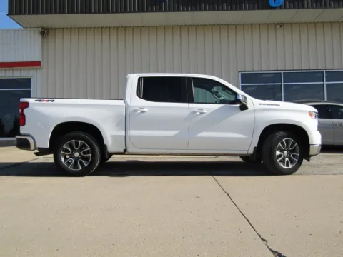 Photos of 2023 Chevrolet Silverado 1500 LT for sale in Trenton, MO at Pettijohn Ford of Trenton