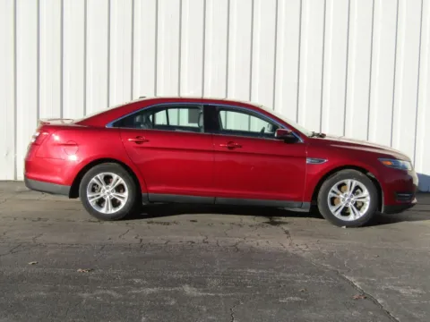 Photos of 2018 Ford Taurus SEL for sale in Trenton, MO at Pettijohn Ford of Trenton