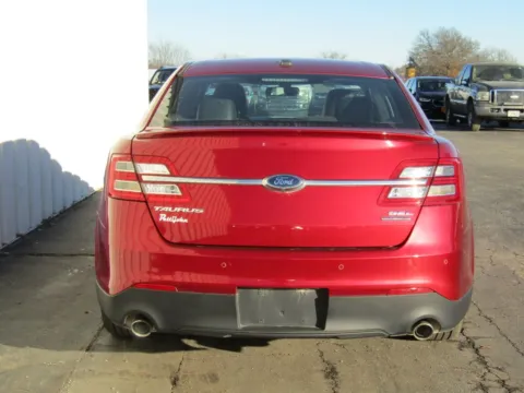 More photos of 2018 Ford Taurus SEL at Pettijohn Ford of Trenton, MO