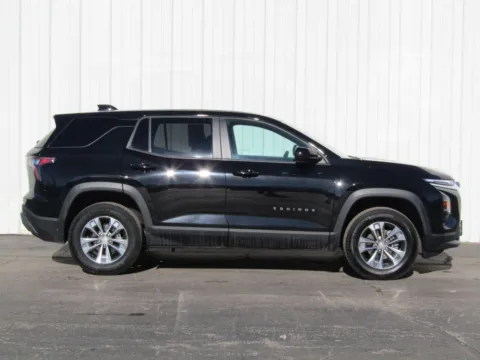 Photos of 2025 Chevrolet Equinox LT for sale in Trenton, MO at Pettijohn Ford of Trenton