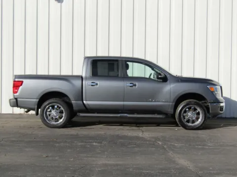Photos of 2018 Nissan Titan SV for sale in Trenton, MO at Pettijohn Ford of Trenton