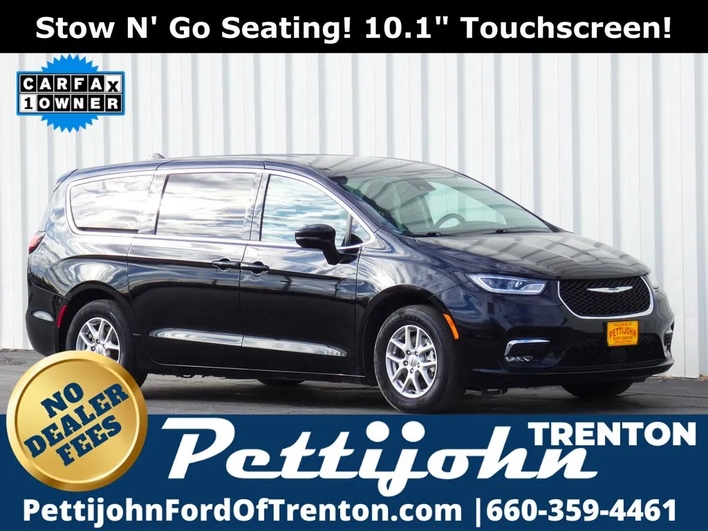 Black 2024 Chrysler Pacifica Touring L for sale in Trenton, MO