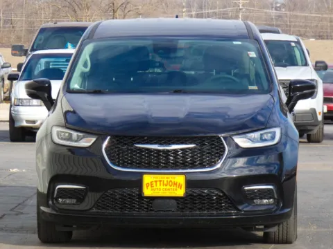 More photos of 2024 Chrysler Pacifica Touring L at Pettijohn Ford of Trenton, MO