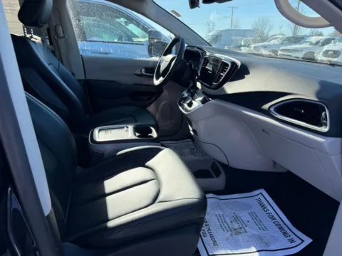 Photos of 2024 Chrysler Pacifica Touring L for sale in Trenton, MO at Pettijohn Ford of Trenton