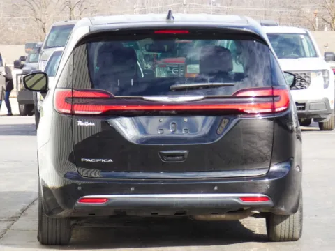 More photos of 2024 Chrysler Pacifica Touring L at Pettijohn Ford of Trenton, MO