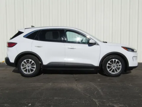 Photos of 2020 Ford Escape SE for sale in Trenton, MO at Pettijohn Ford of Trenton