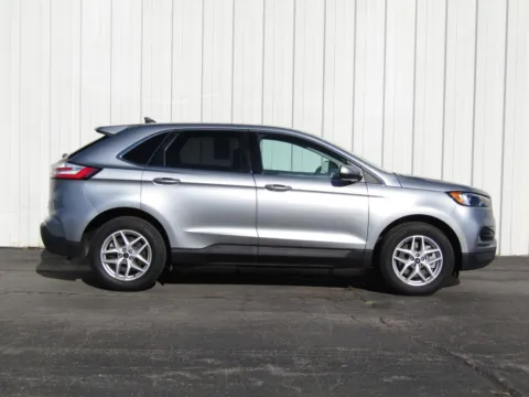 Photos of 2024 Ford Edge SEL for sale in Trenton, MO at Pettijohn Ford of Trenton