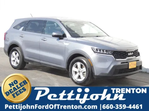 Silver 2022 Kia Sorento LX for sale in Trenton, MO